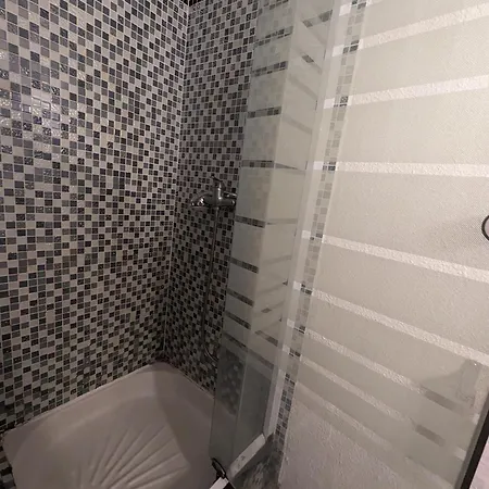 Hébergement de vacances Maison De Avec Jardin, 650m De La Mer, Wifi,clim Saint-Cyprien (Pyrenees-Orientales)